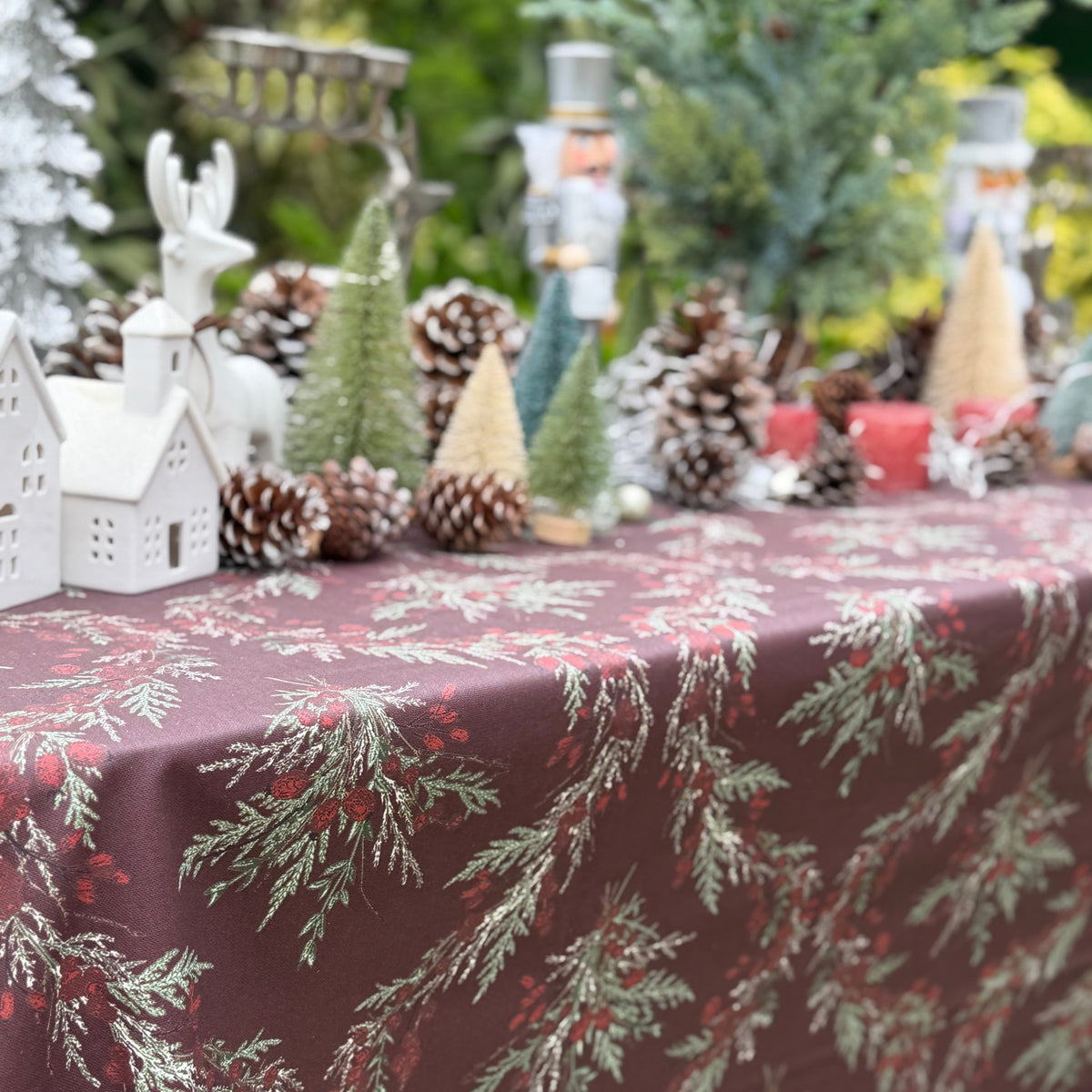 Mantel antimanchas rectangular Crown Burdeos