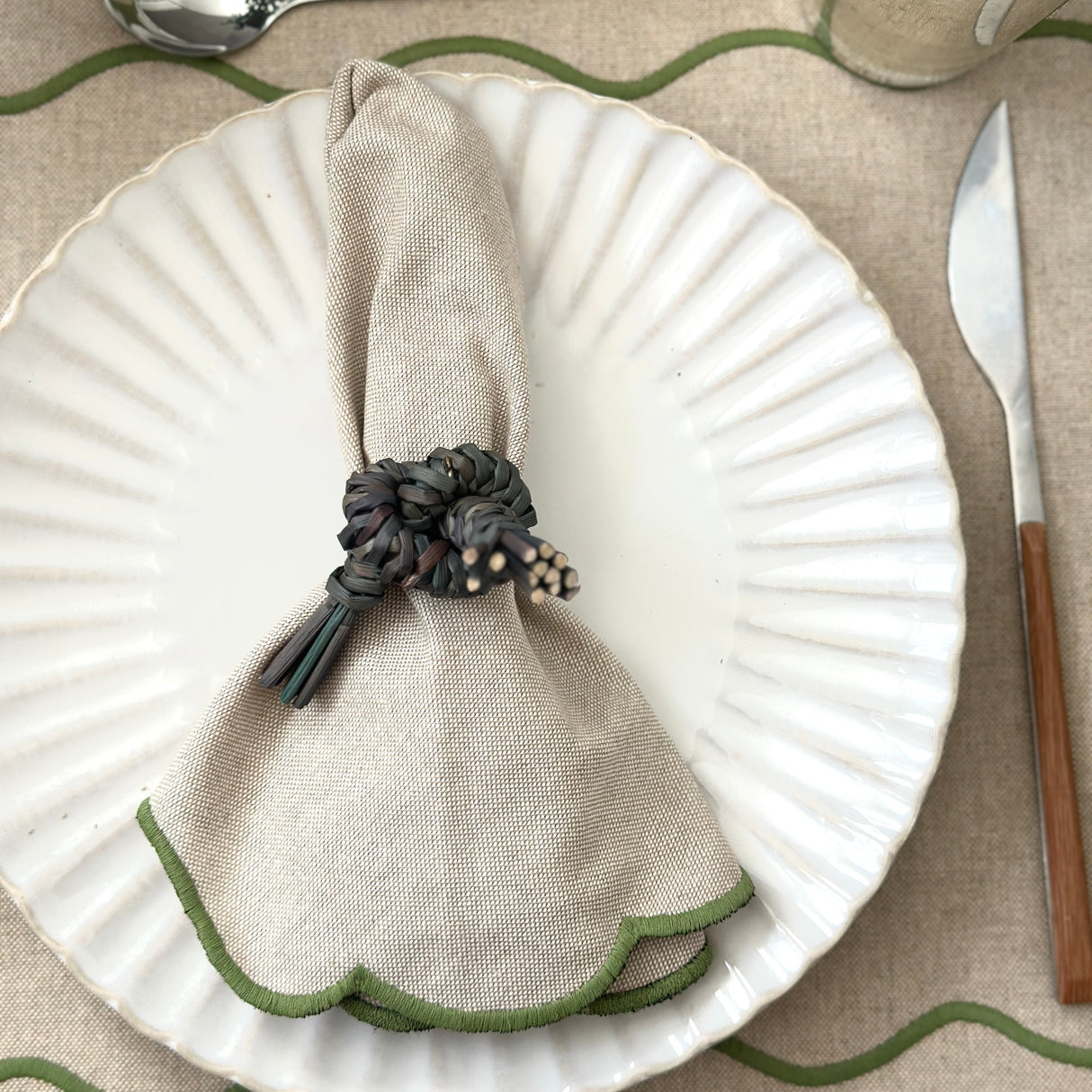 Servilleta algodón beige bordado ondas verde