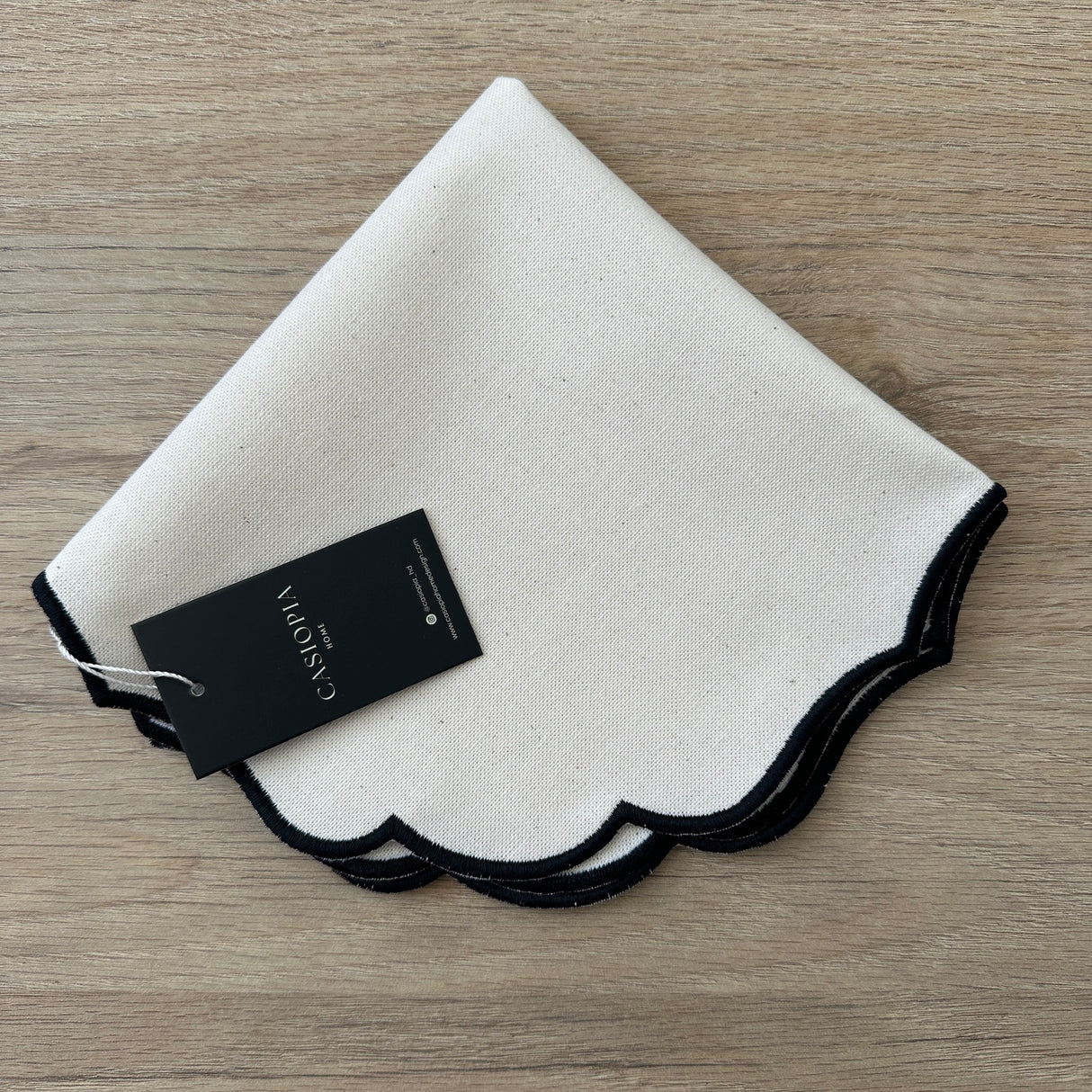 Servilleta algodón hueso bordado ondas negro