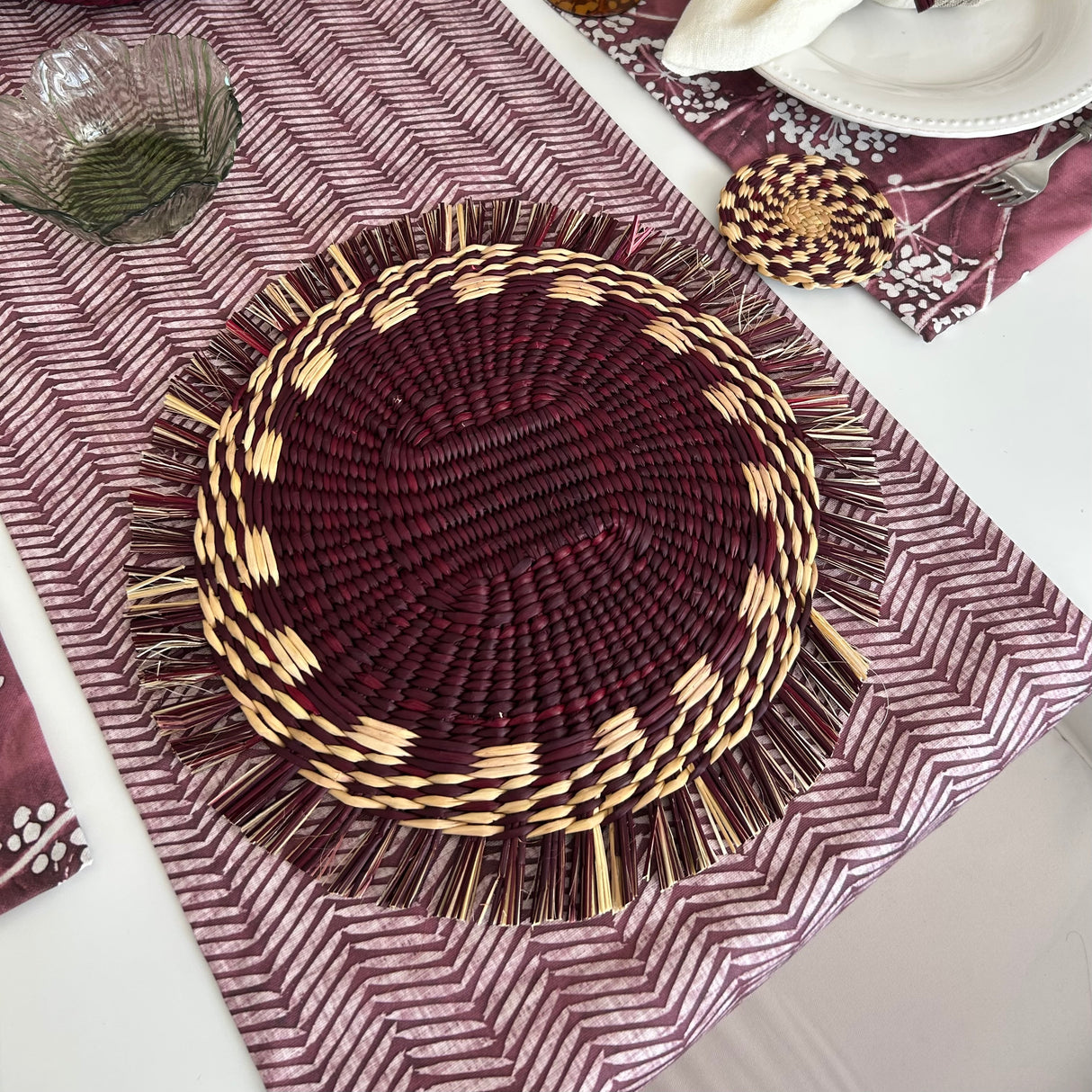 Bajoplato de junco vino