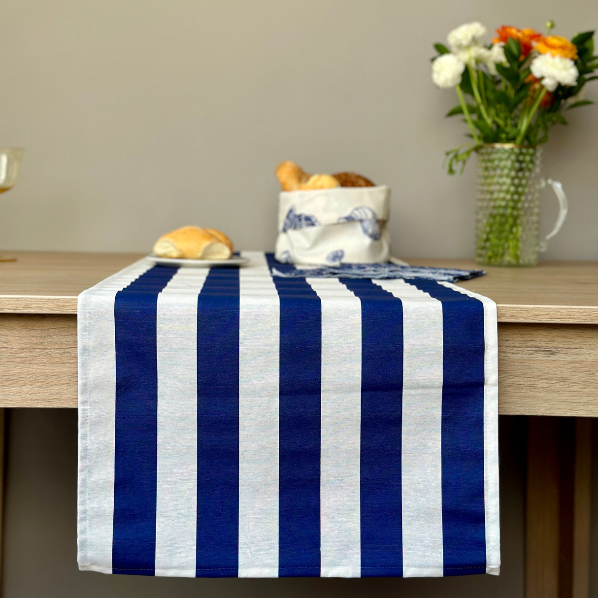 Camino de mesa antimanchas Rayas Marino
