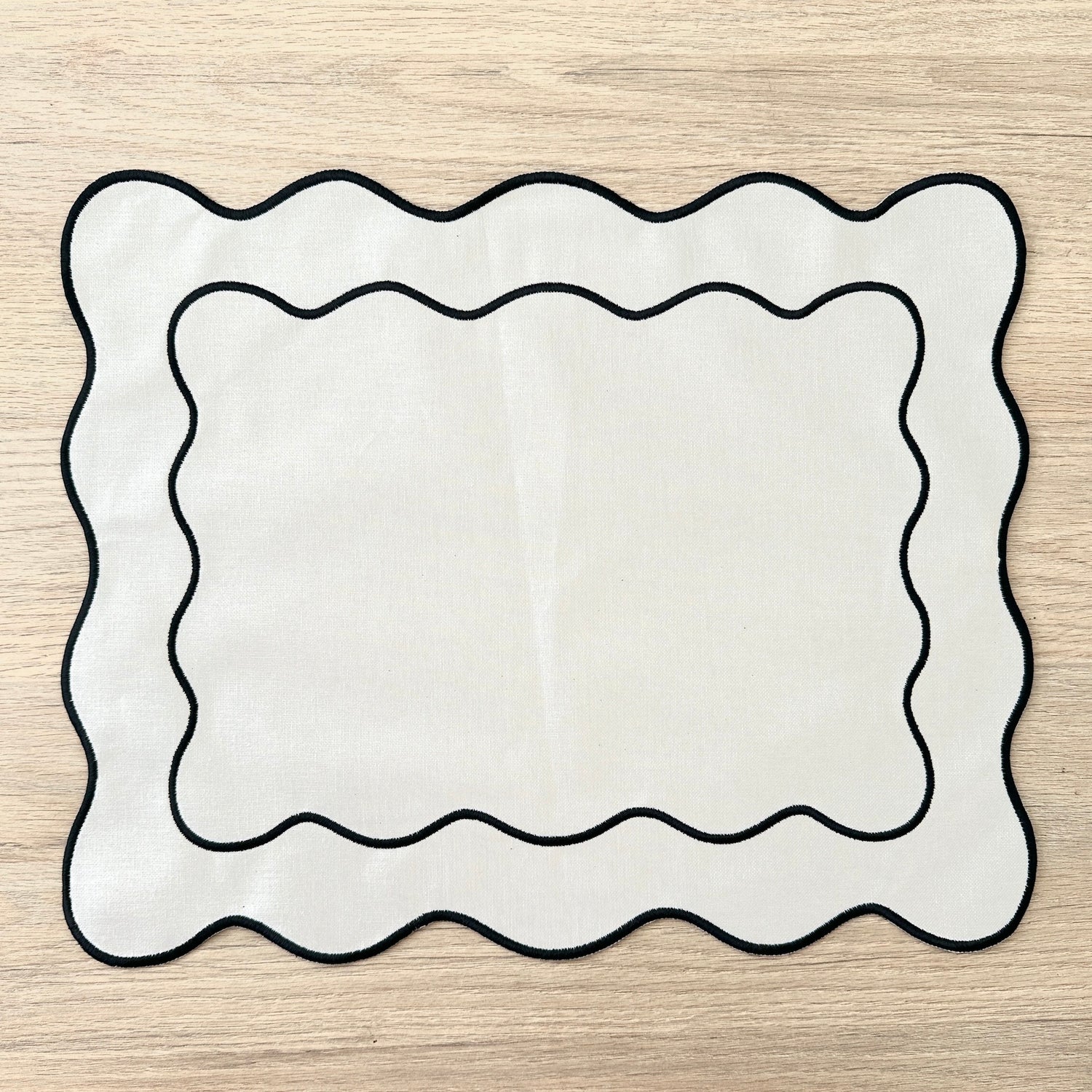 Individual antimanchas hueso bordado ondas negro