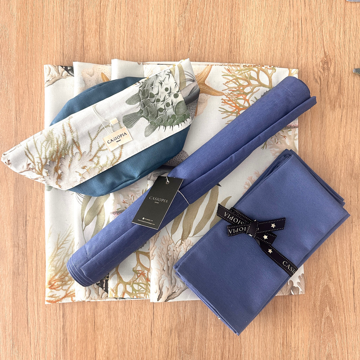 Set 4 Individuales Acuario + Camino de mesa Azulino + 4 servilletas azulino + Panera