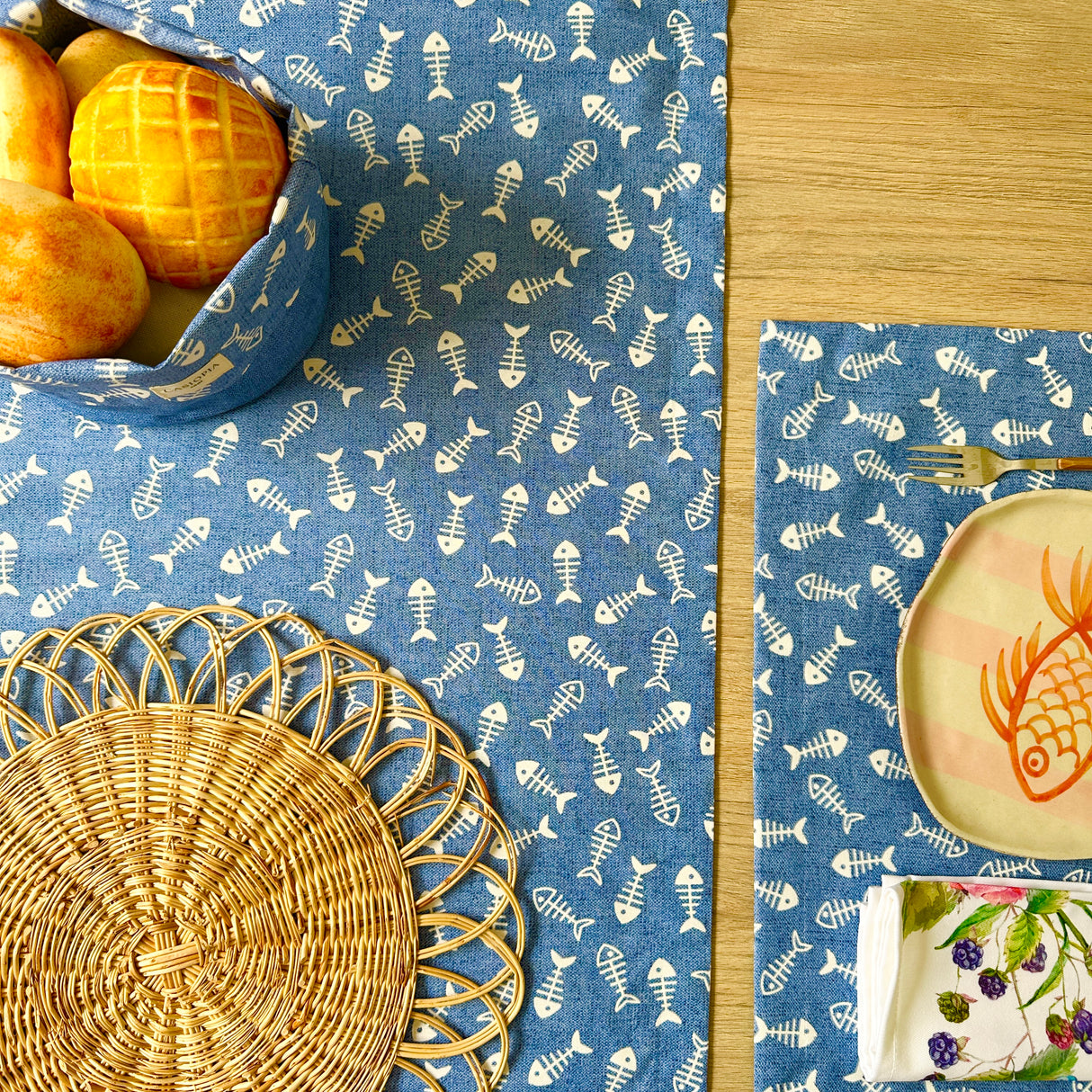 Camino de mesa antimanchas Asia azul