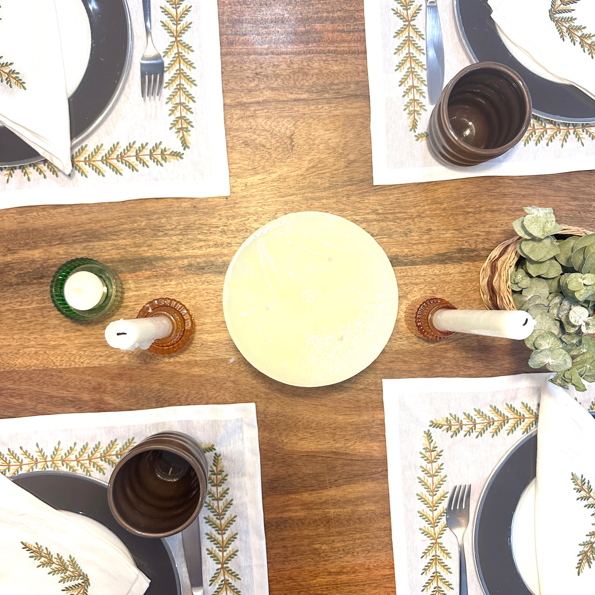 Individual antimanchas + servilleta lino bordado hojas