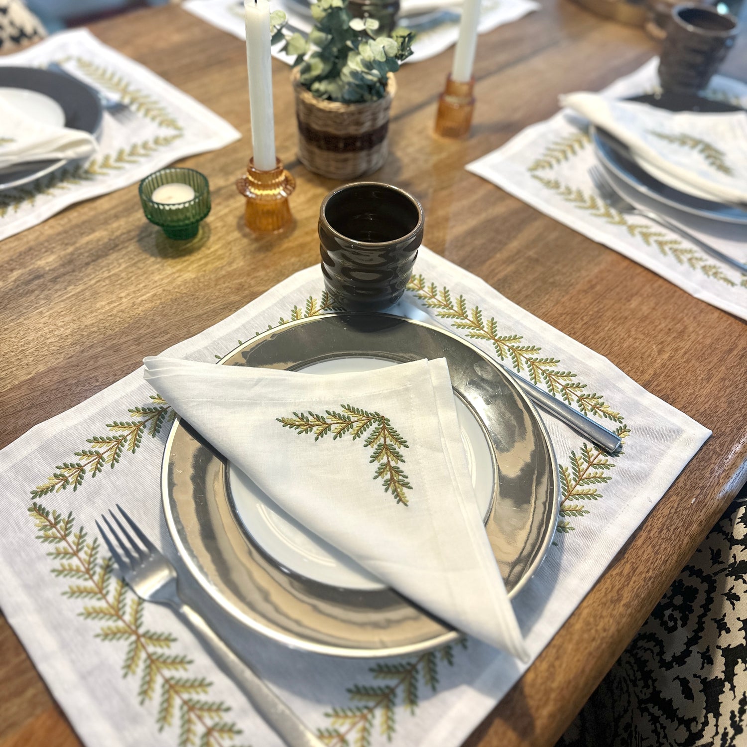 Individual antimanchas blanco bordado hojas