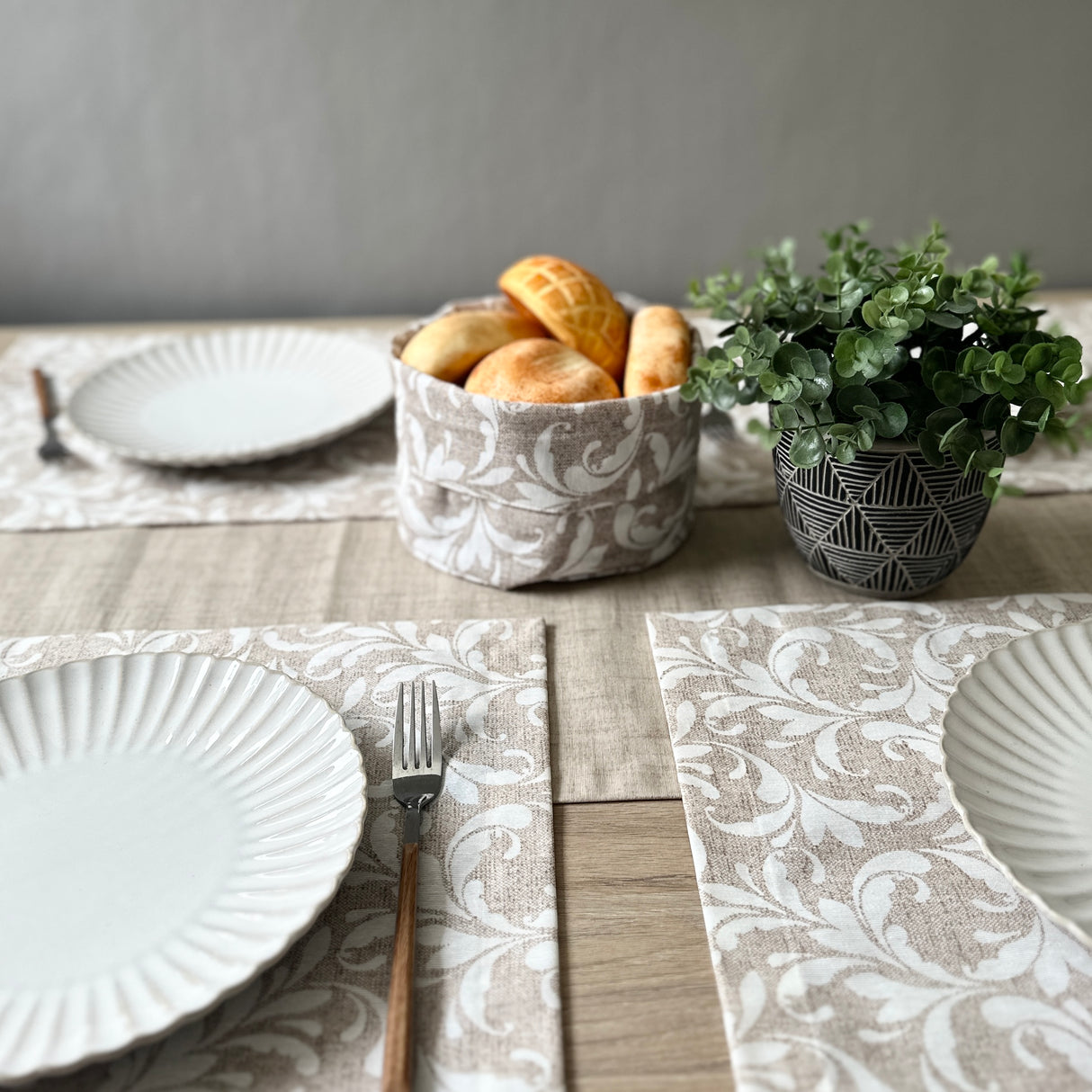 Set 4 Individuales antimanchas Vistalegre + Camino de mesa Loneta beige