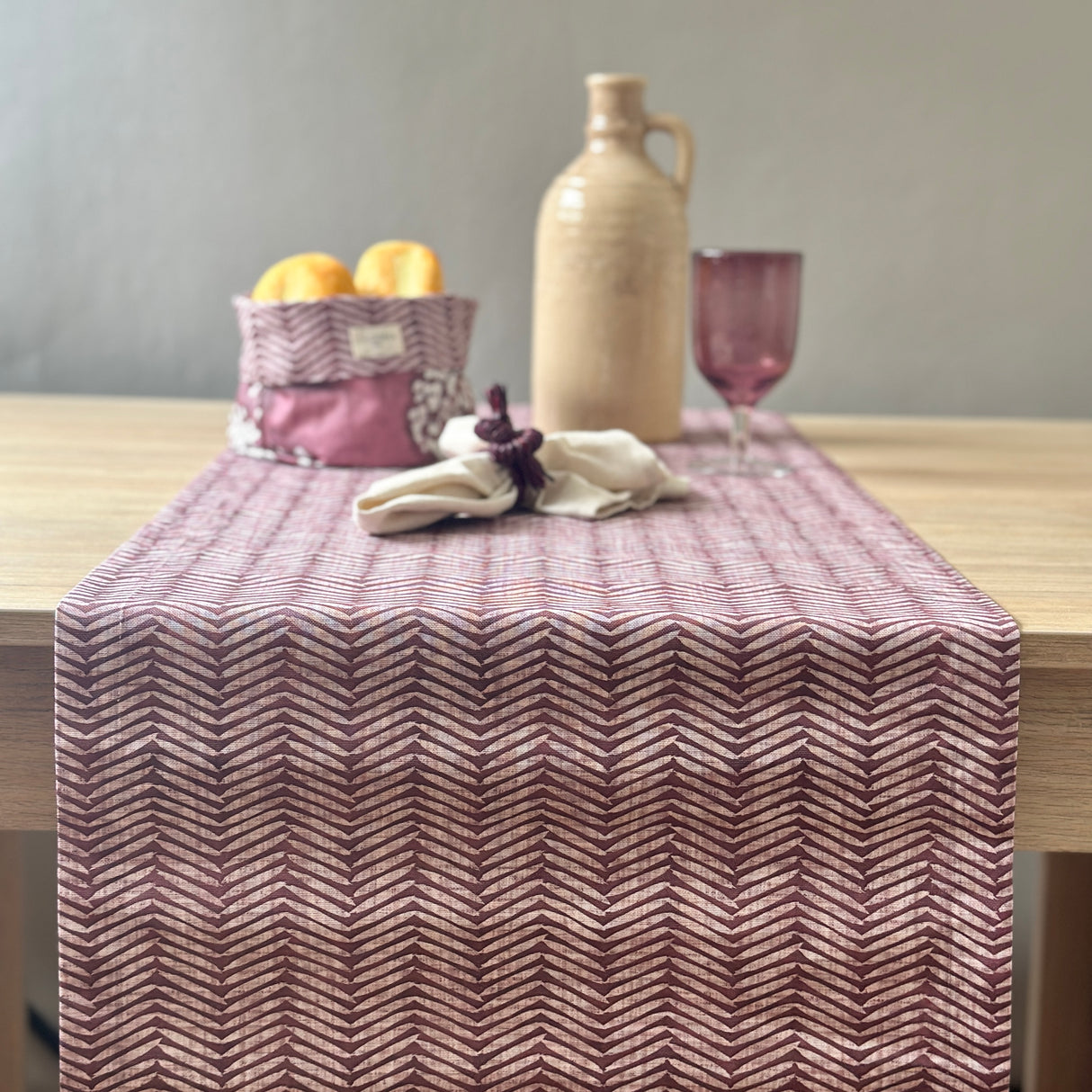 Camino de mesa antimanchas Espiga vino