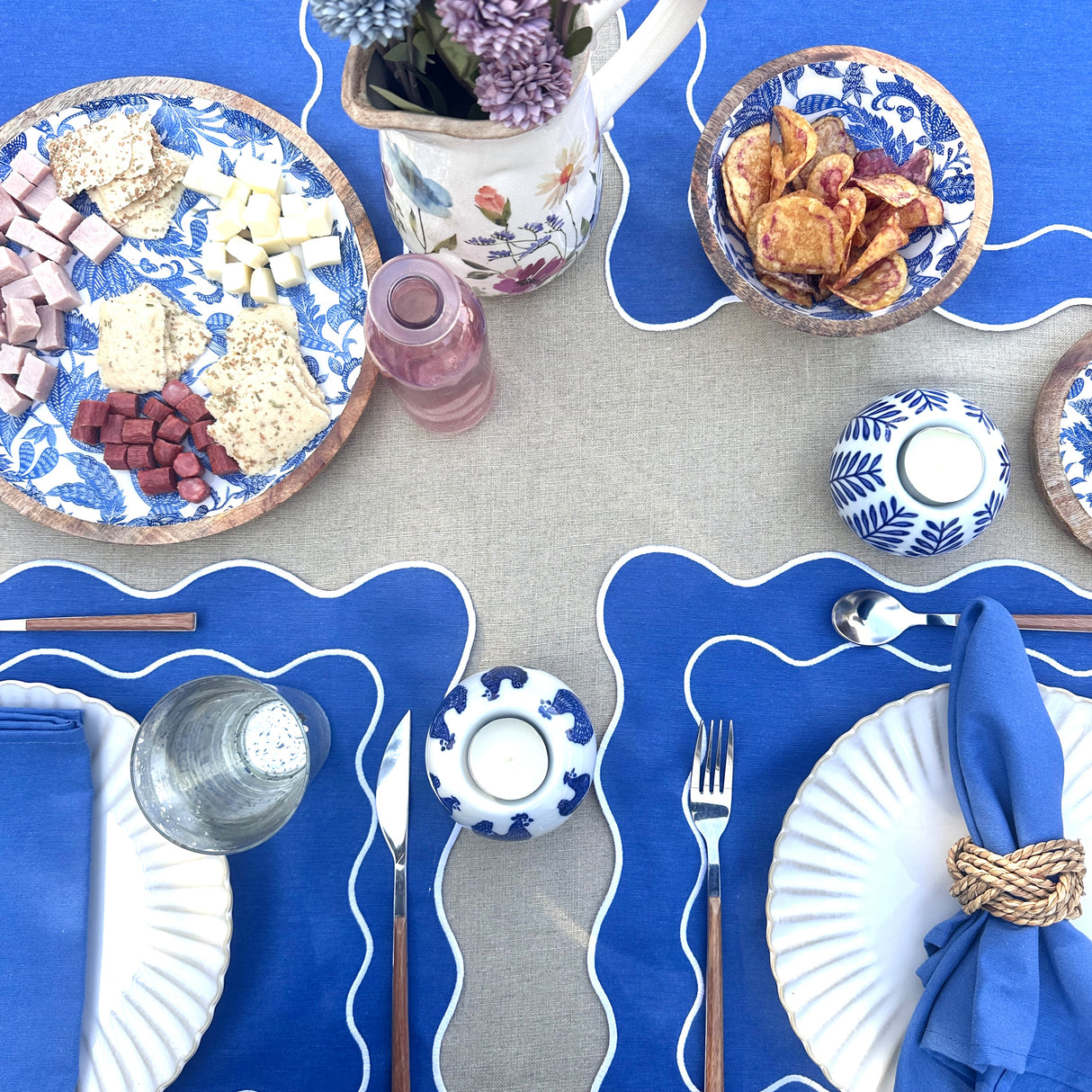 Individual antimanchas rectangular bordado ondas azul y blanco