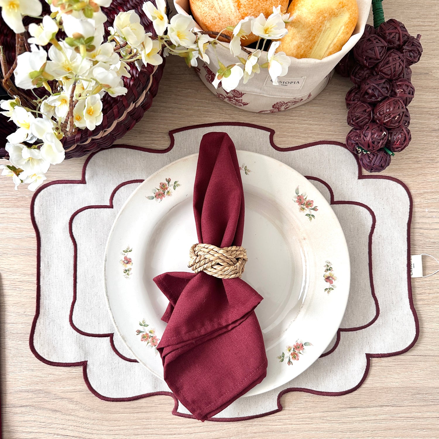 Individual antimanchas bordado ondas beige y burdeos