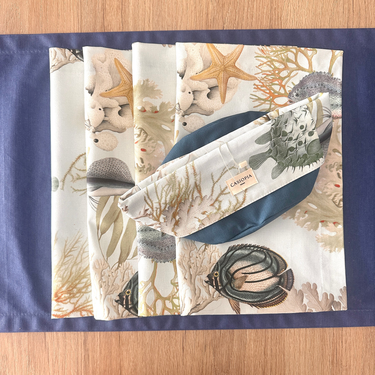 Set 4 Individuales Acuario + Camino de mesa azulino + panera