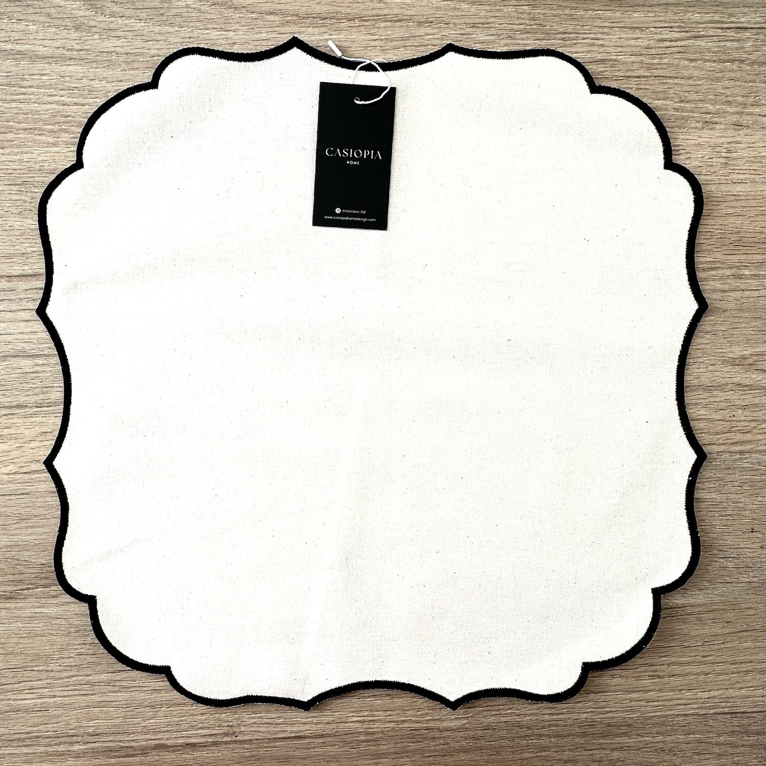 Servilleta algodón hueso bordado ondas negro