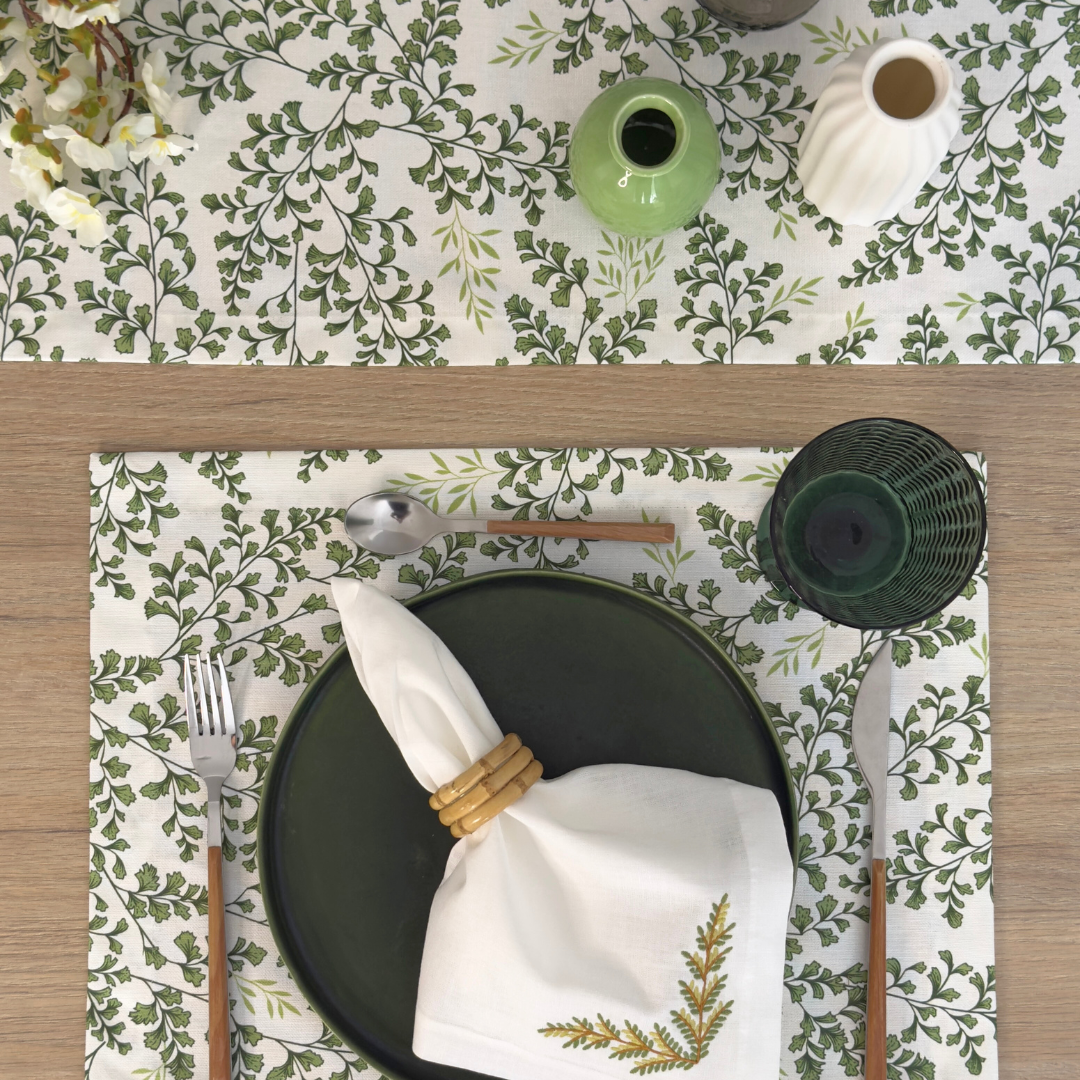 Set 4 Individuales antimanchas Helechos + Panera Helechos + 4 Servilletas lino bordado Hojas
