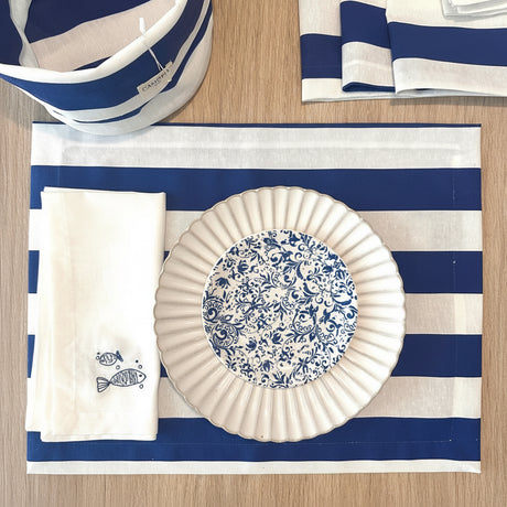 Set 4 Individuales antimanchas Rayas marino + 4 Servilletas bordadas peces + Panera