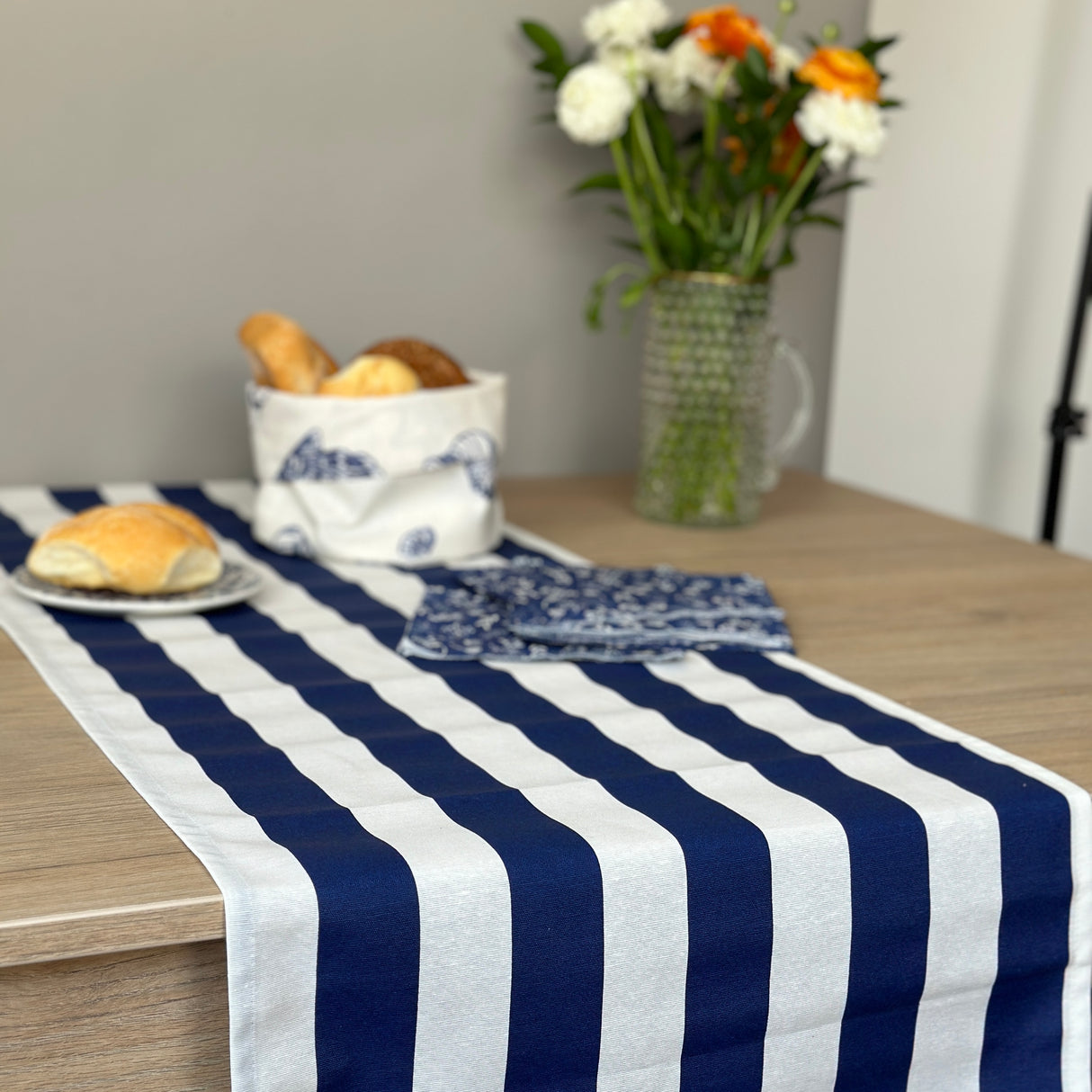 Camino de mesa antimanchas Rayas Marino