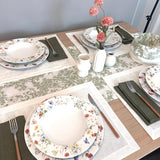 Set 4 Individuales Blancos + Camino de mesa Toile de Jouy verde + panera