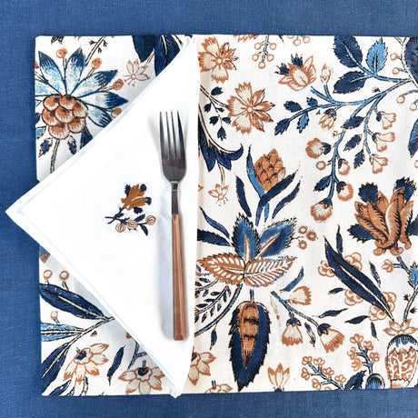 Servilleta lino blanco bordado Flor azul