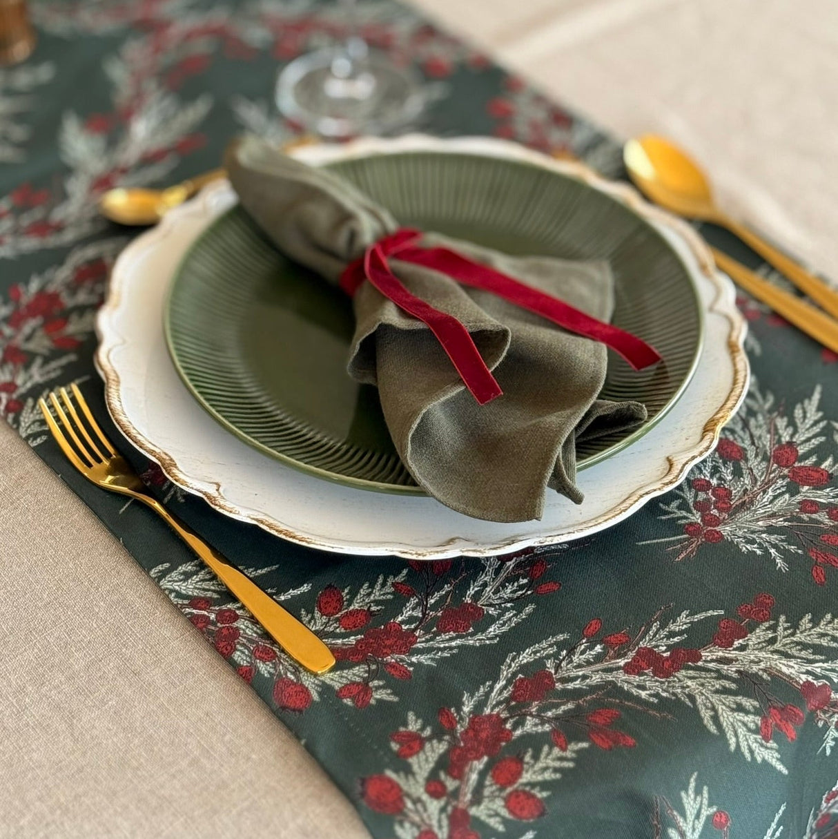 Camino de mesa antimanchas Crown