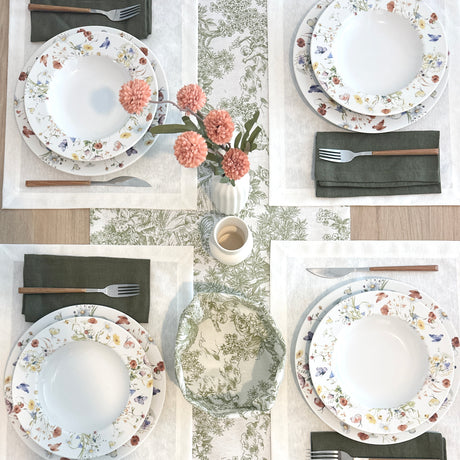 Set 4 Individuales Blancos + Camino de mesa Toile de Jouy verde + panera